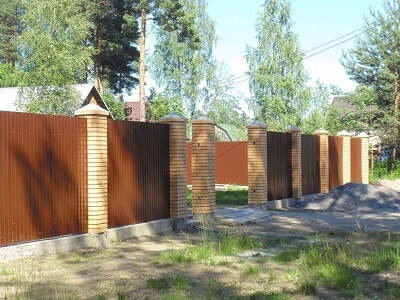 Монтаж забора из металлопрофия в Гомеле